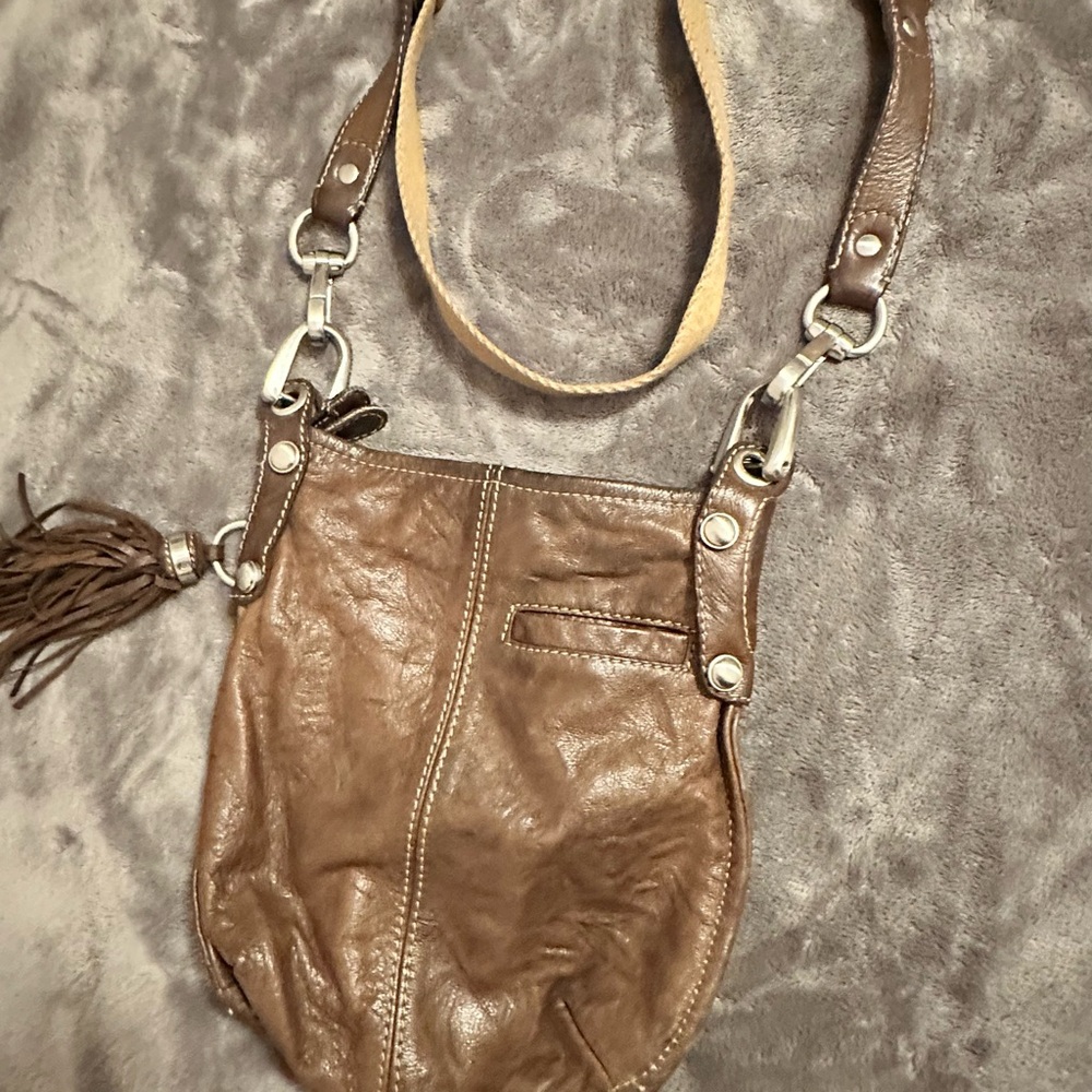 b. makowsky leather Brown Crossbody Bag with Tassel Accent perfect condition - Picture 2 of 7